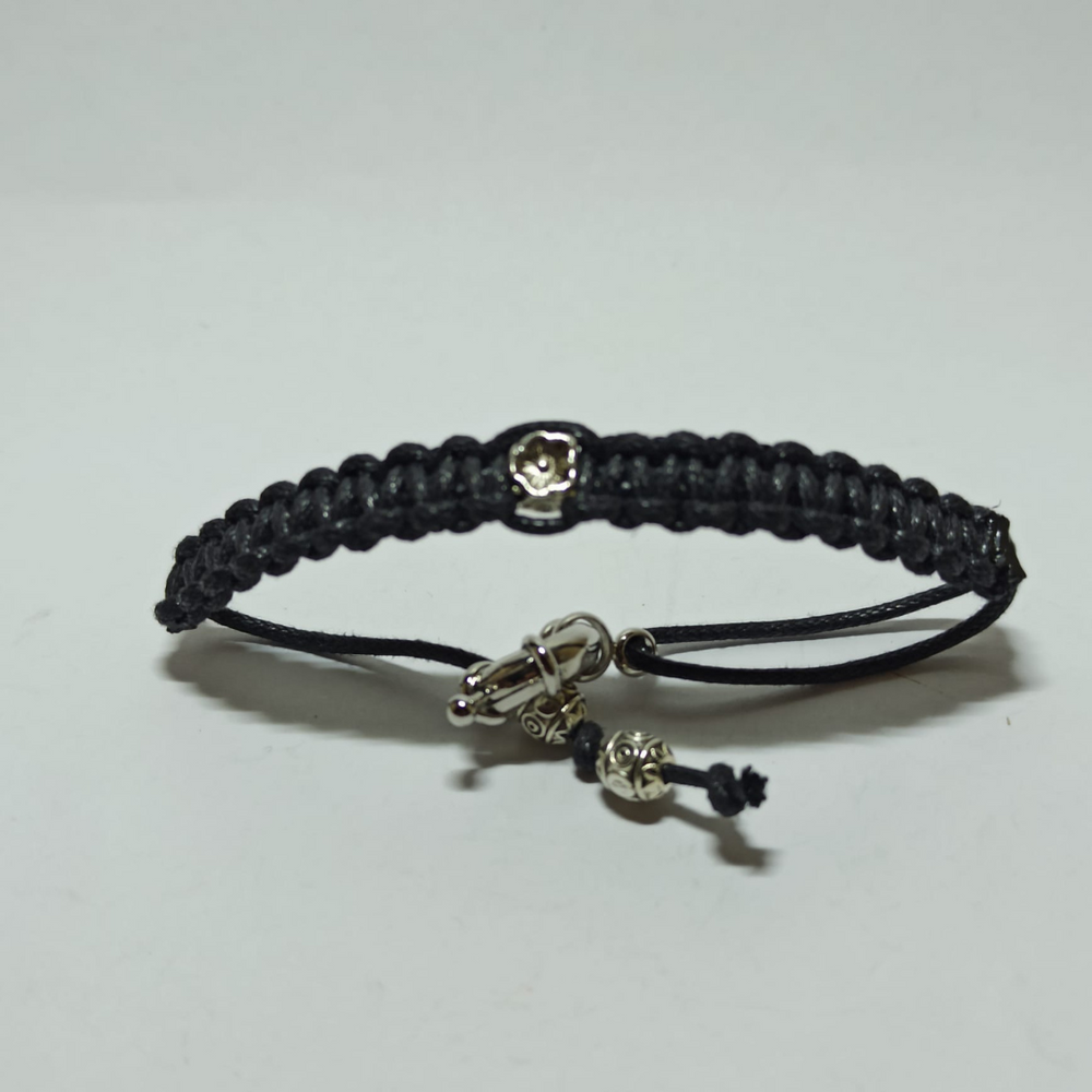 Jewel paracord bracelet with steel rose with loose lace