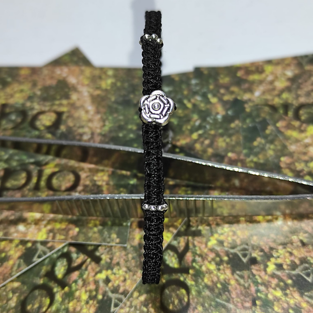 Jewel paracord bracelet with steel rose and double ring charms