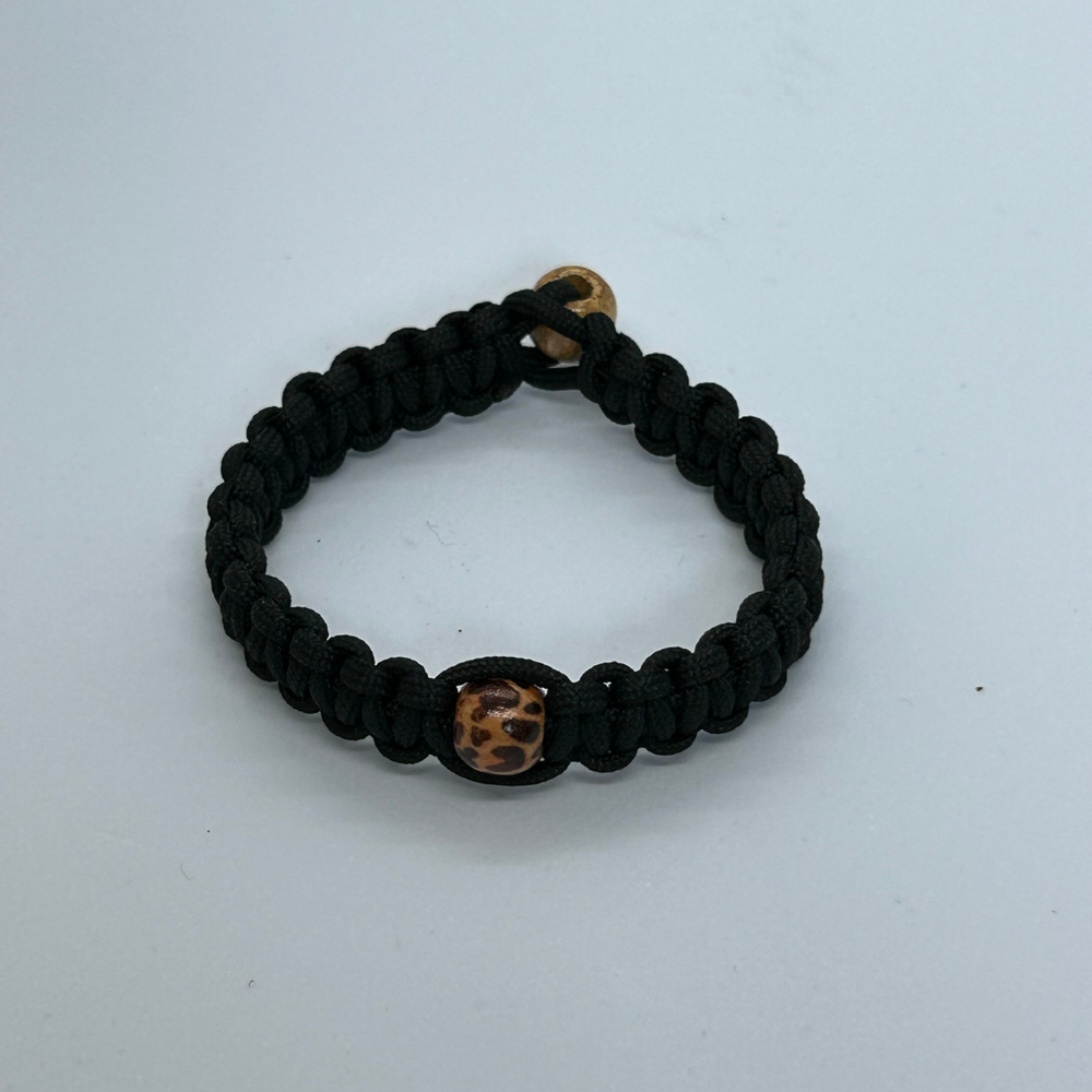 paracord bracelet with single wooden bead
