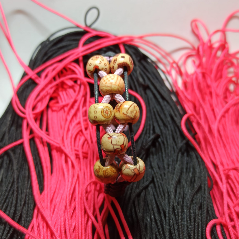 paracord bracelet with wooden beads