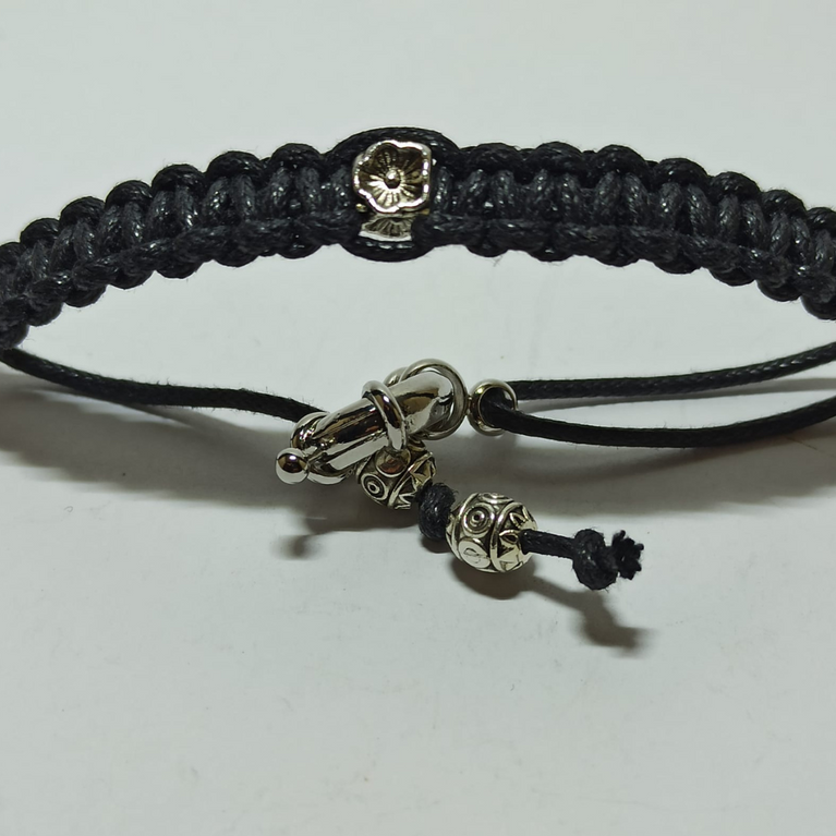 Jewel paracord bracelet with steel rose with loose lace