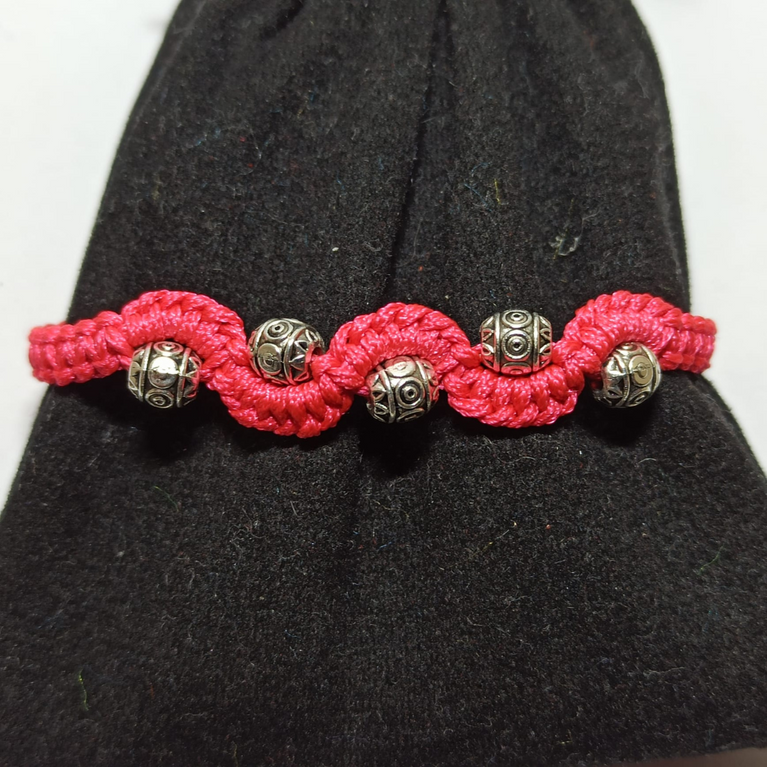 jewel paracord bracelet in polyester wave pattern with steel beading