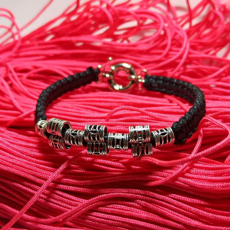 jewel paracord bracelet in waxed cotton with steel multibarrell