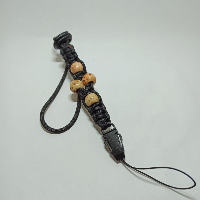 cordino per telefono in paracord con beading in legno