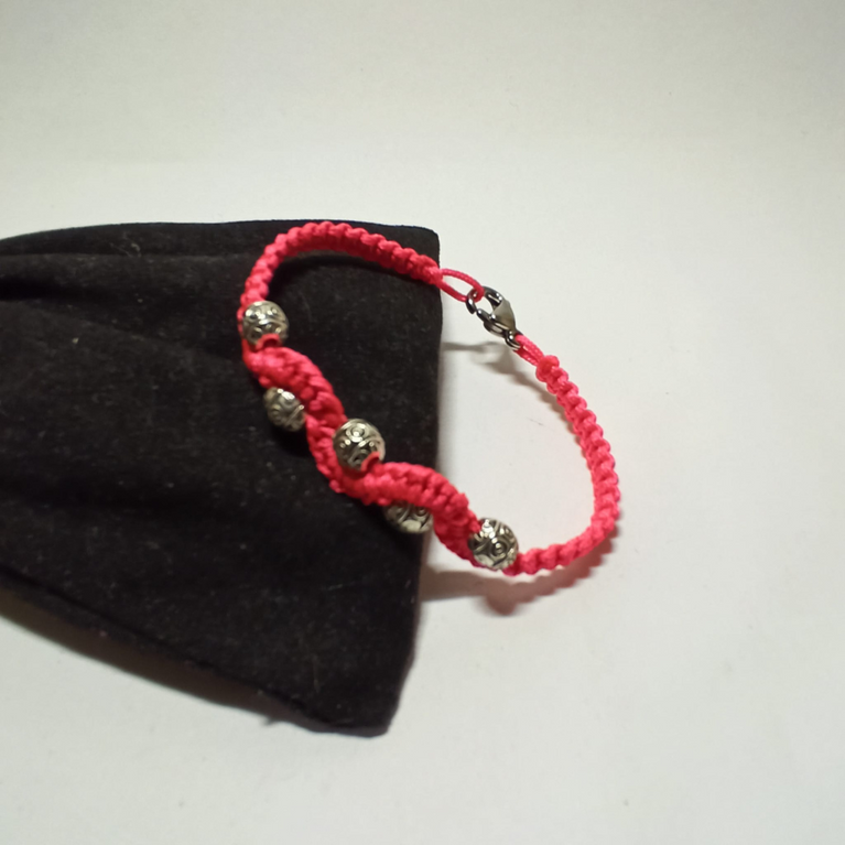 jewel paracord bracelet in polyester wave pattern with steel beading