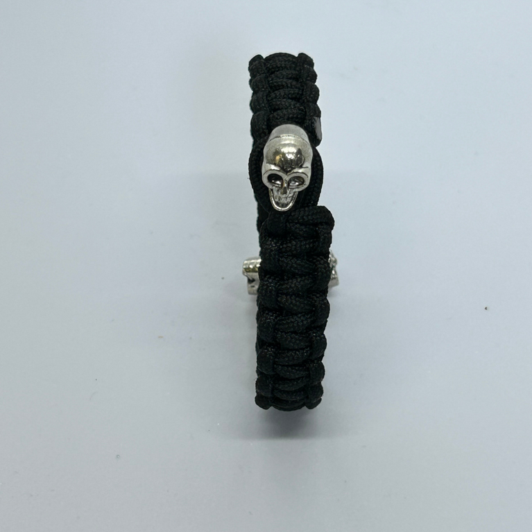 paracord bracelet with steel skull