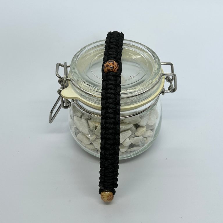 paracord bracelet with single wooden bead