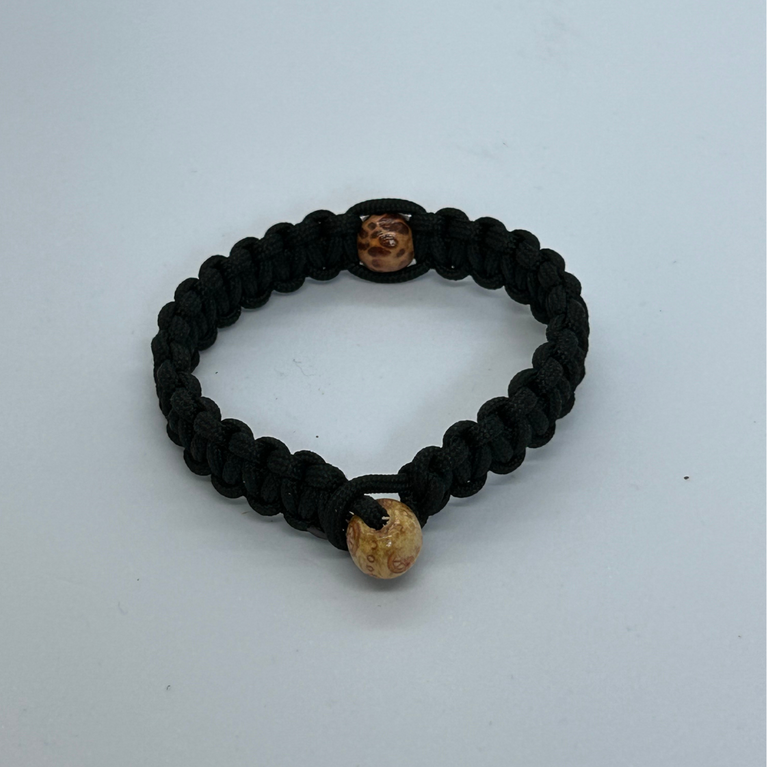 paracord bracelet with single wooden bead